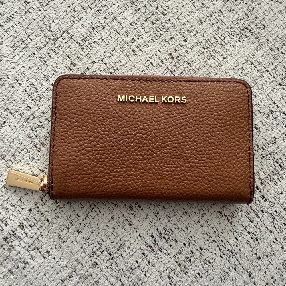 NWOT Michael Kors Jet Set Tan Leather Zip Wallet